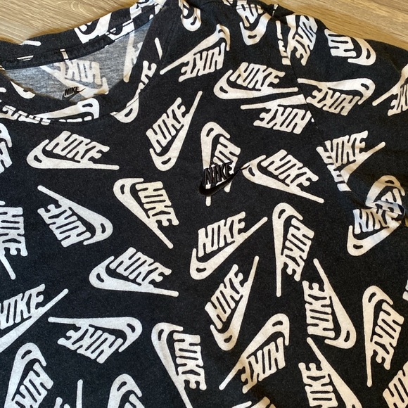 NIKE athletic short sleeve tee shirt size men’s small - Picture 6 of 9